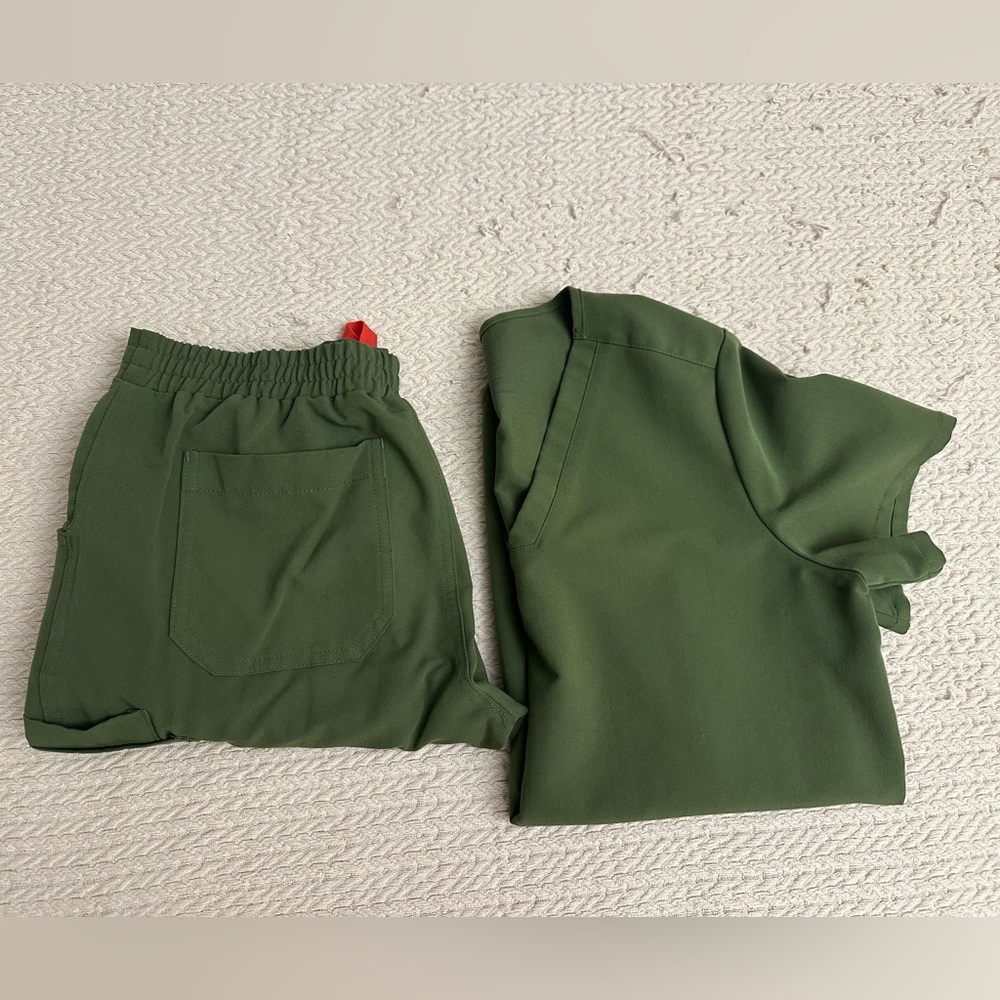 Figs Scrub set
